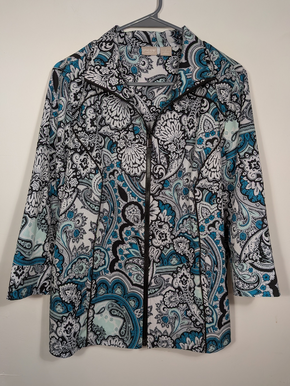 Chico's Zenergy Zip Front Teal Black White Paisley Print Jacket Pockets